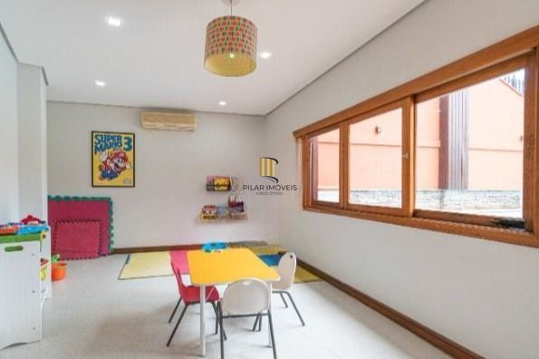 Casa em Condomínio com 487m² | 4 Dormitórios sendo 4 suítes, 3 vagas, no Bairro Três Figueiras, Porto Alegre