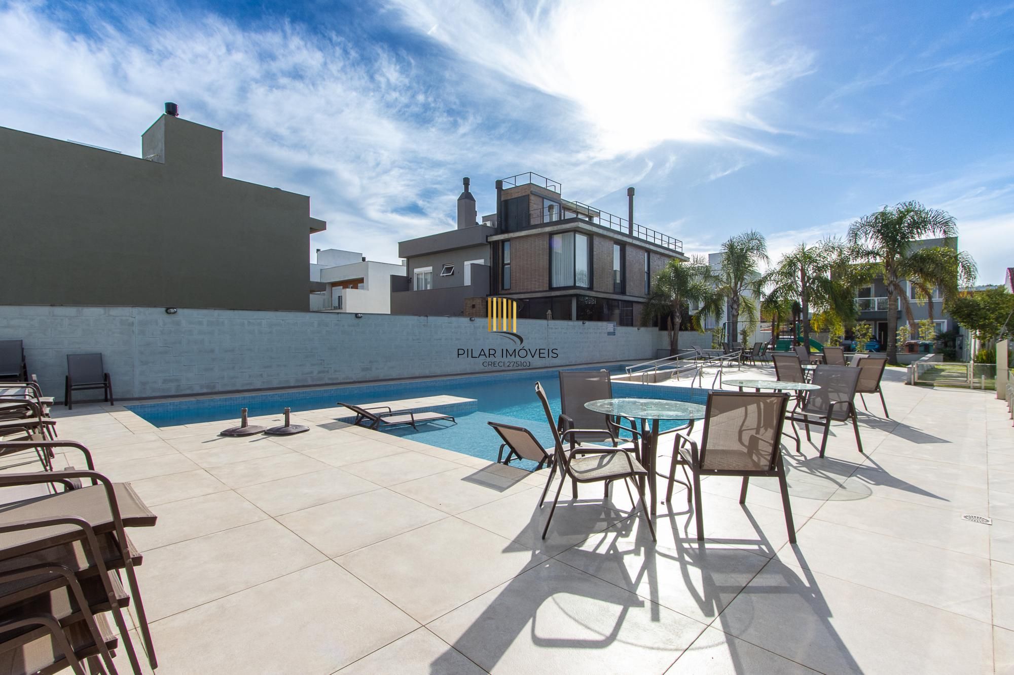 Casa de condomínio, 3 dormitórios, 3 suítes.