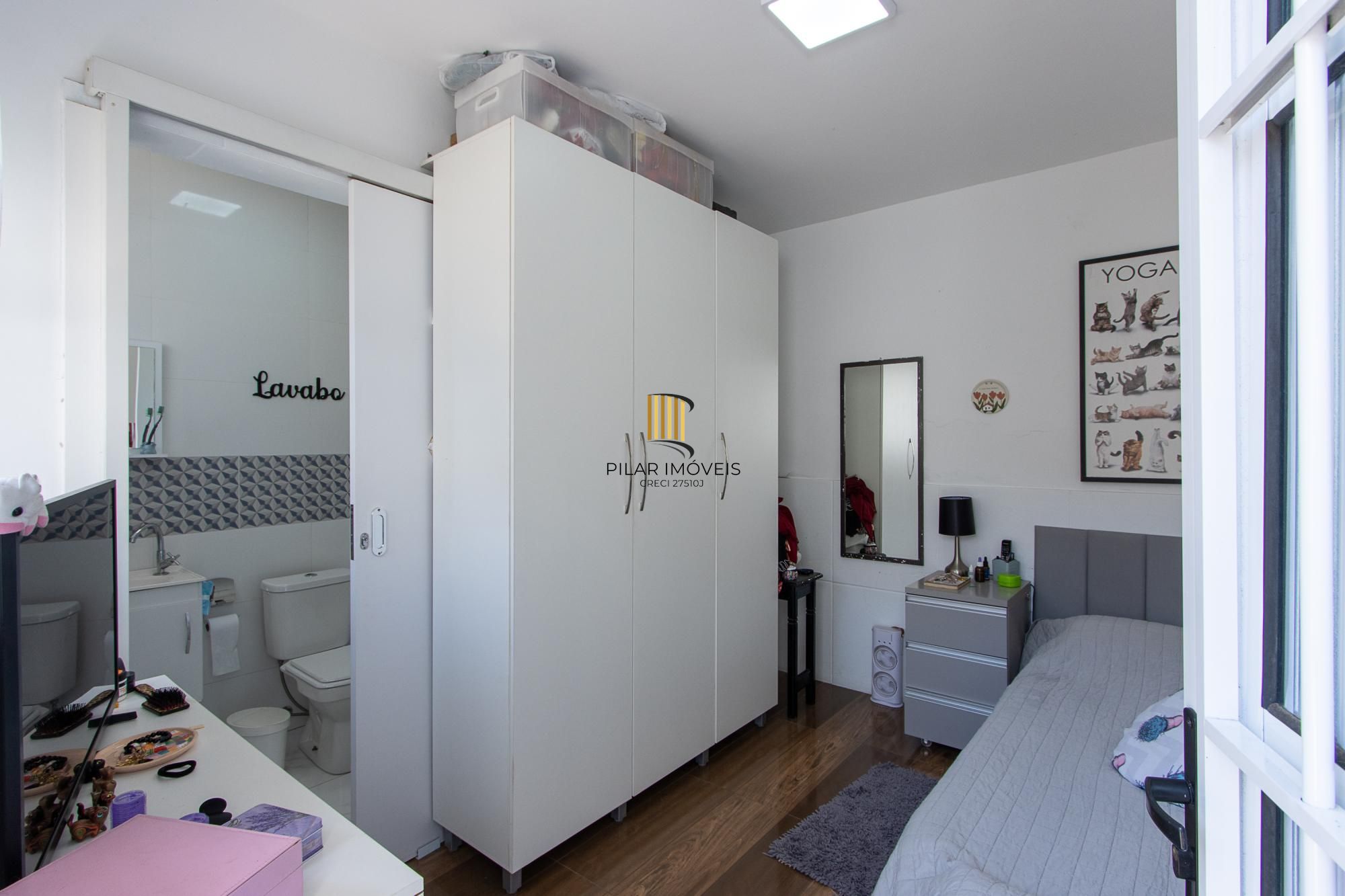 Linda casa totalmente reformada, 3 quartos (1 suite), 2 vagas cobertas - Bairro Nonoai