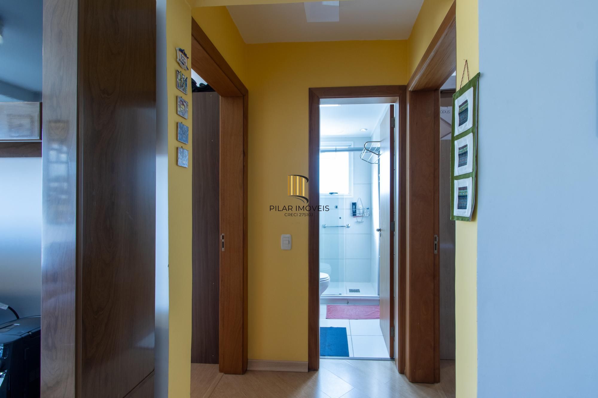 Apartamento de 2 dormitórios, na zona sul de Porto Alegre, semi-mobiliado, churrasqueira e box escriturado.