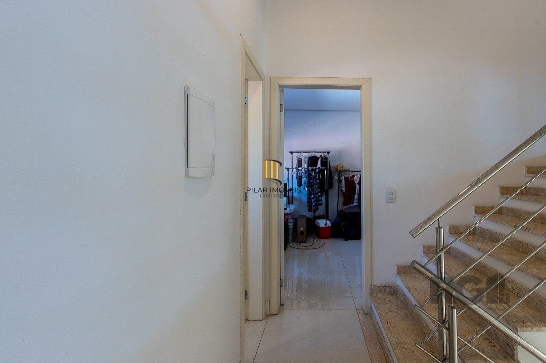 Casa 4 dormitórios no bairro Nonoai