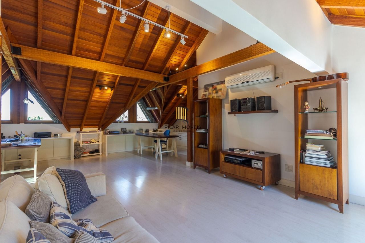 Casa em Condomínio com 487m² | 4 Dormitórios sendo 4 suítes, 3 vagas, no Bairro Três Figueiras, Porto Alegre