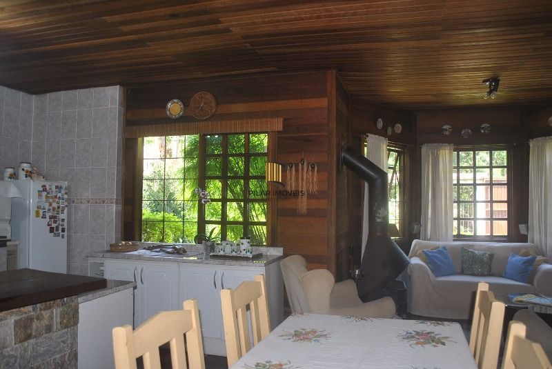 Casa para Venda - 250m², 3 dormitórios, 4 vagas - Serraria
