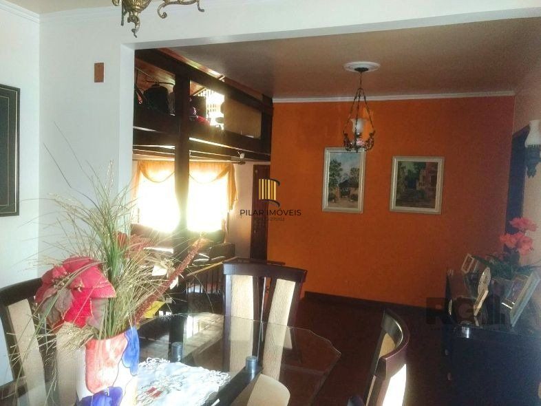 Casa para Venda - 250m², 3 dormitórios, sendo 1 suites, 4 vagas - Taruma