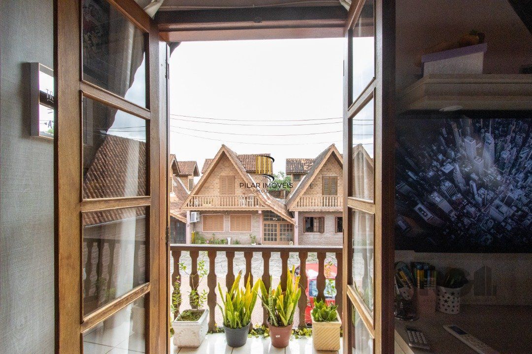 Casa em condomínio, 135m² privativos, 3 quartos, 2 vagas - Bairro Glória