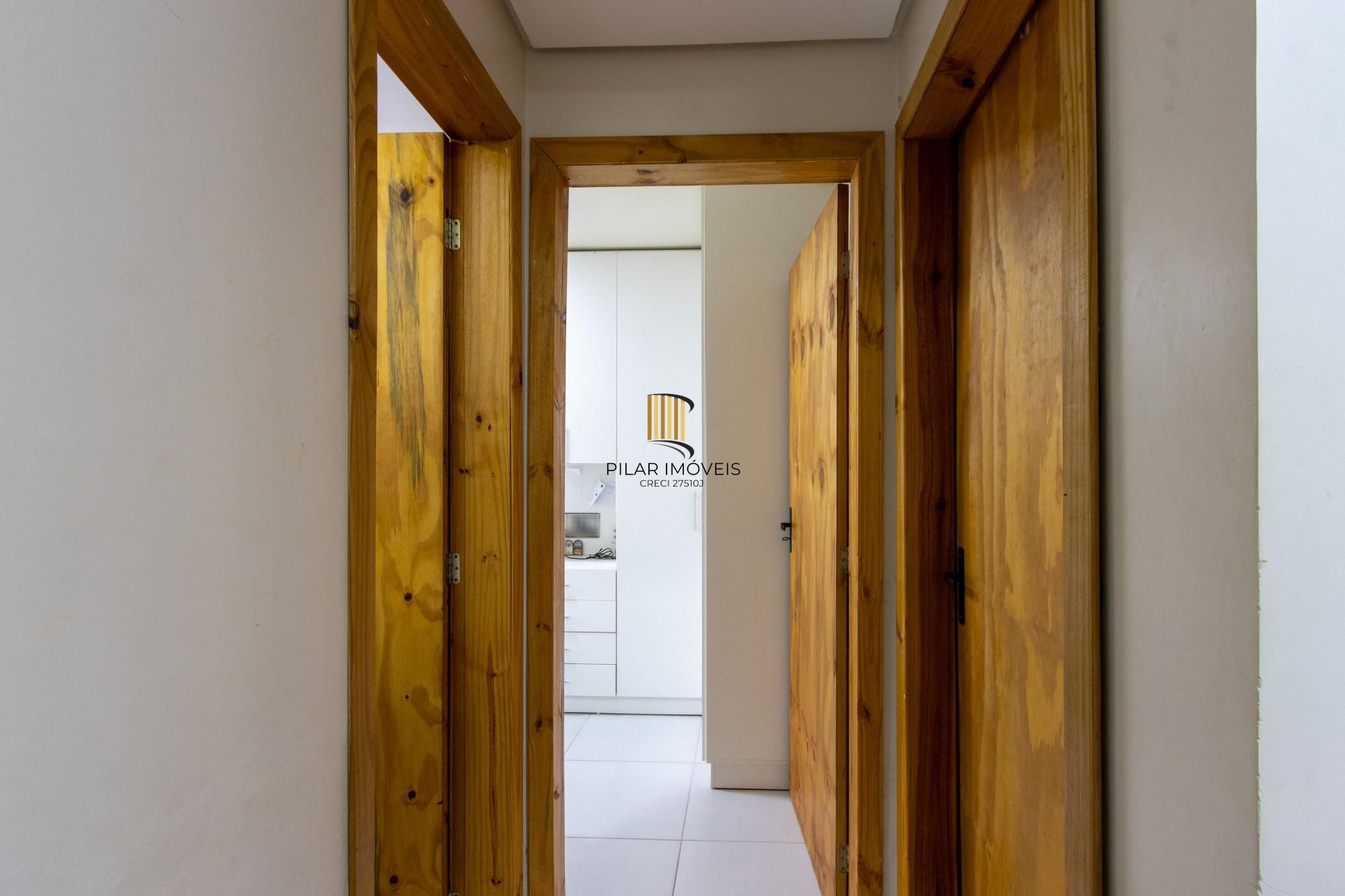 Casa terrea de 2 dormitórios, em excelente localização, amplo pátio e local tranquilo.