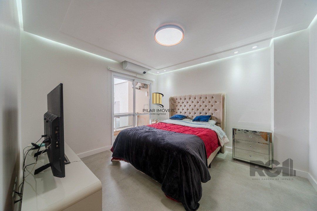 Casa em condominio com excelente padrão construtivo, possui 3 dormitórios, sendo 1 suíte máster com closet e sacada