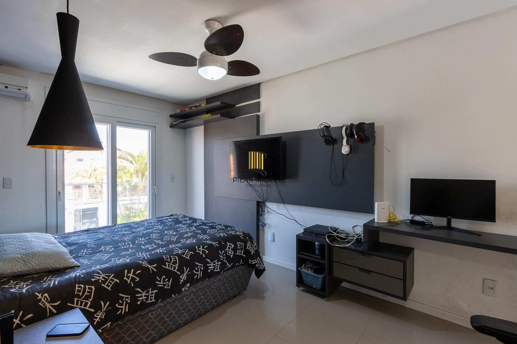 Excelente casa de 3 dormitórios, 3 suítes e 2 vagas no bairro Cavalhada.