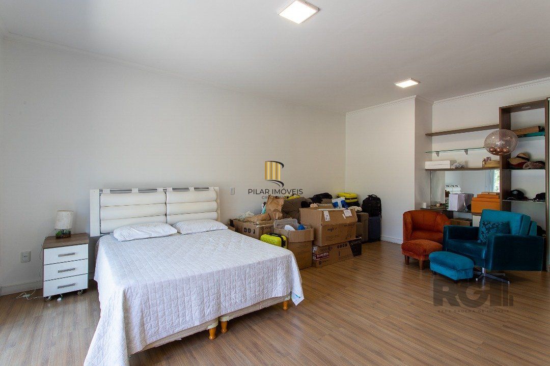 Apartamento com uma cobertura horizontal com 329,10 m² privativos com suíte