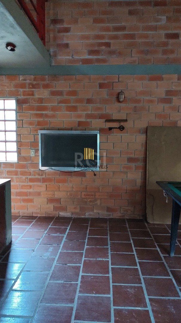 Sito à venda no Lami, com casa com quartos, 1 banheiro e piscina
