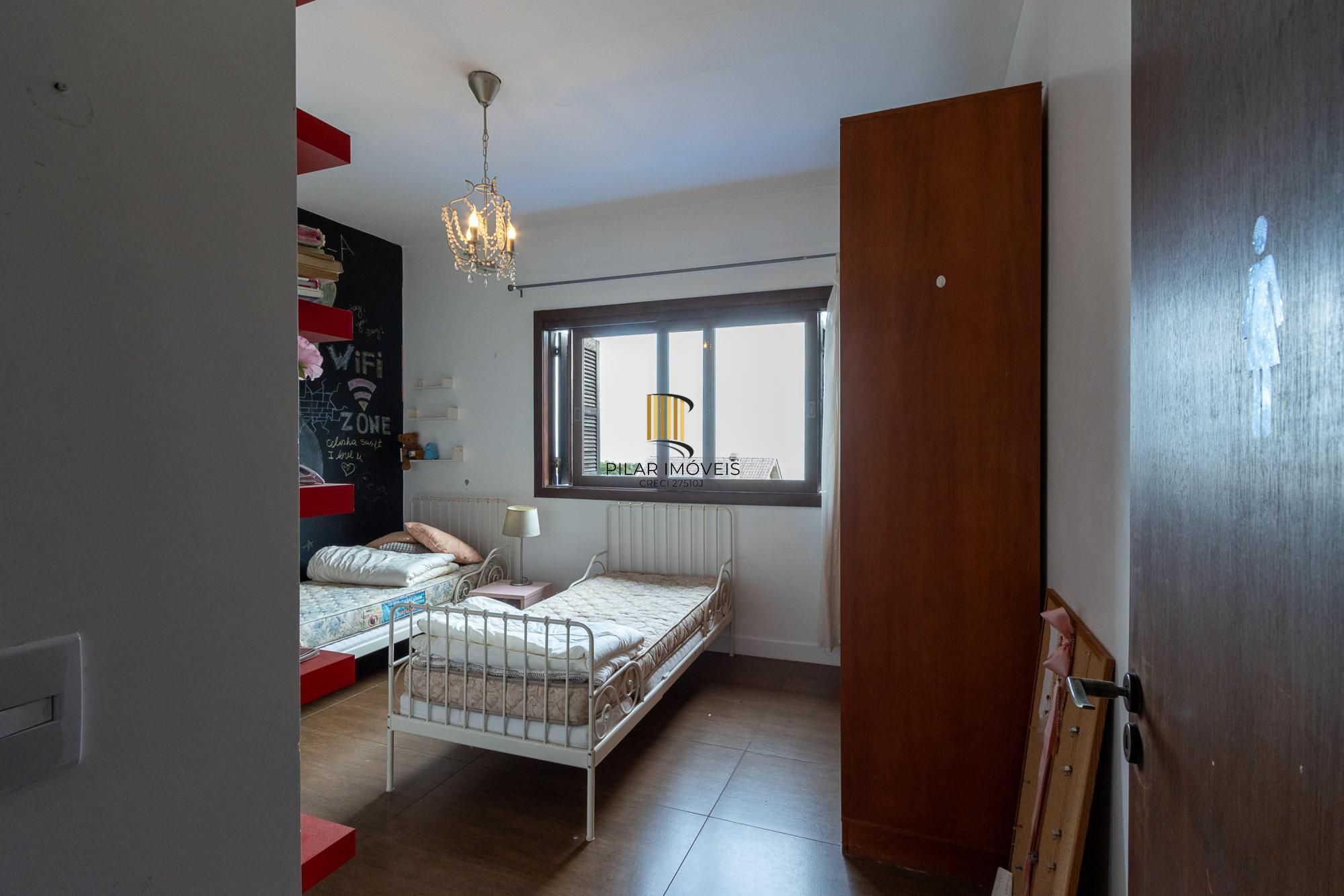 Casa com 6 quartos à venda  bairro Espírito Santo, Porto Alegre.