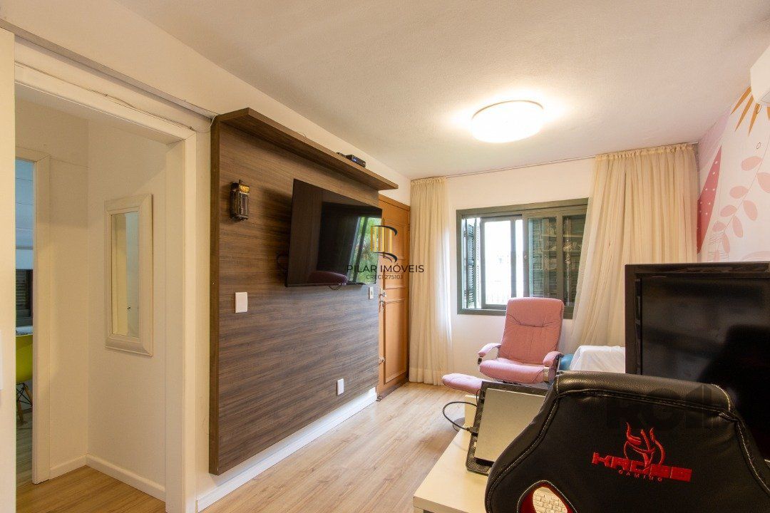 Casa térrea, 3 quartos, edícula, com 2 suites, pátio - Bairro Guarujá