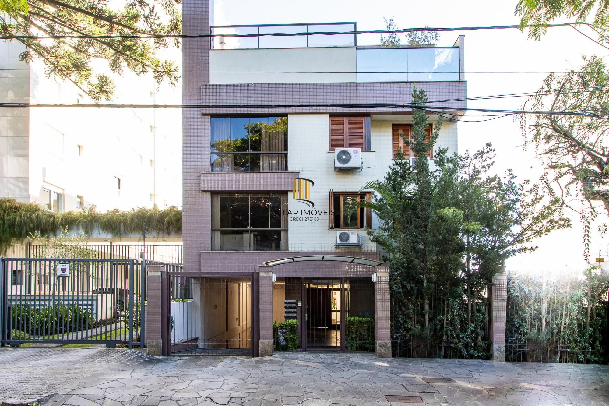 Apartamento com 114.02m², 3 dorm, Petrópolis com lareira e churrasqueira