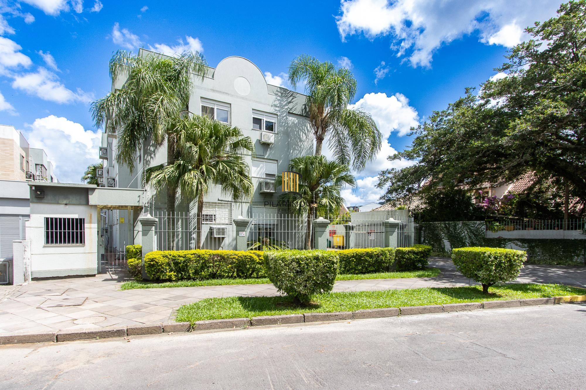 Apartamento com 2 dormitórios (reversível para 3) e 1 vaga escriturada  à venda no coração de Ipanema