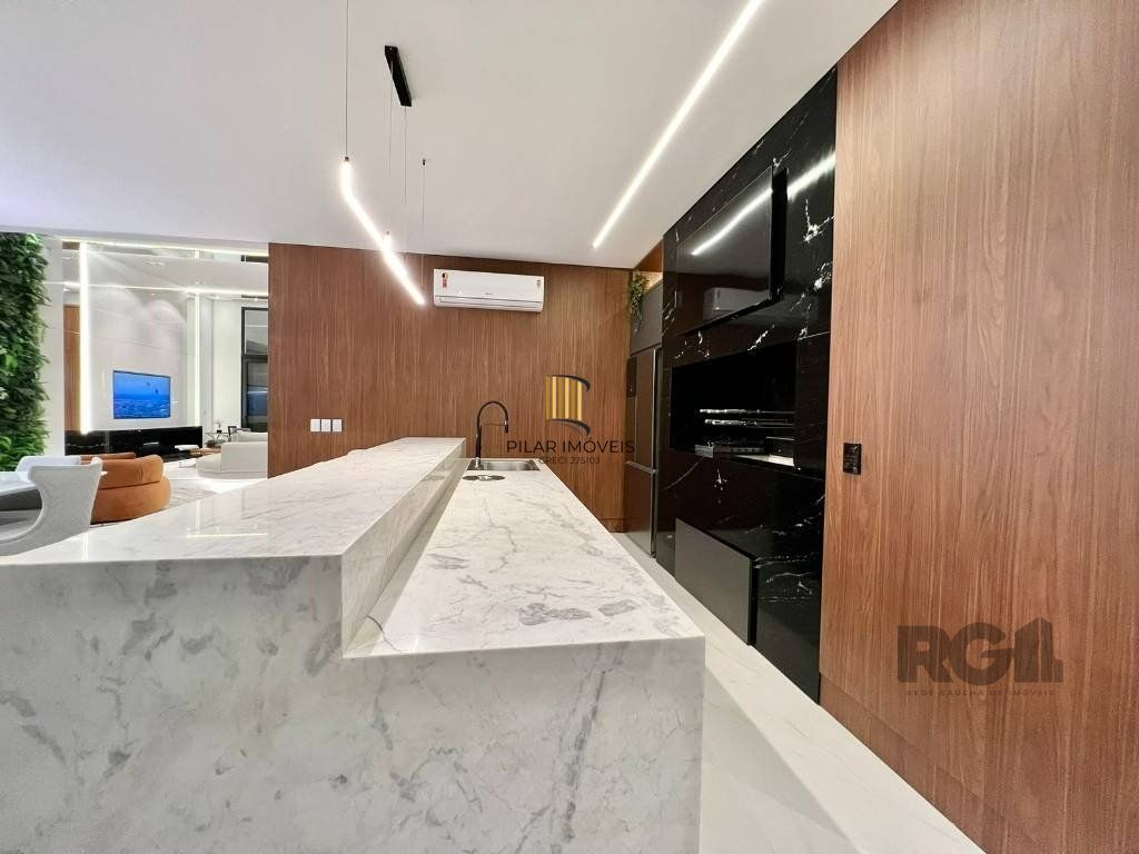 Casa térrea no Condomínio Velas da Marina com 4 suítes, piscina e 243m² privativos