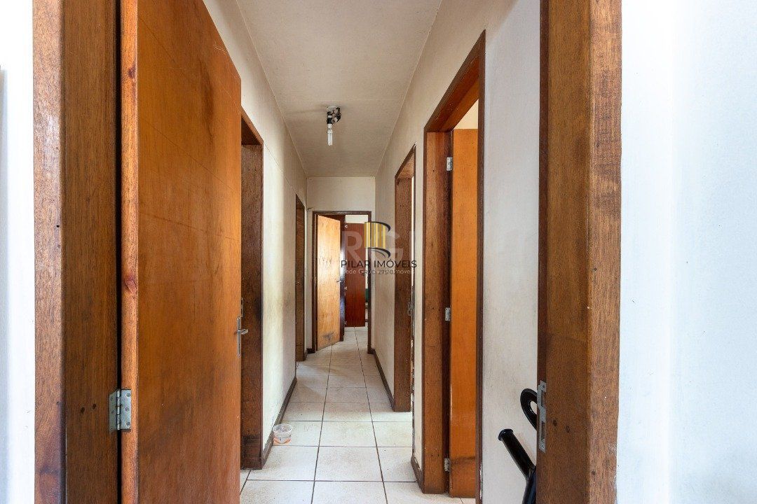 Casa para Venda - 149.99m², 6 dormitórios, sendo 2 suites, Nonoai