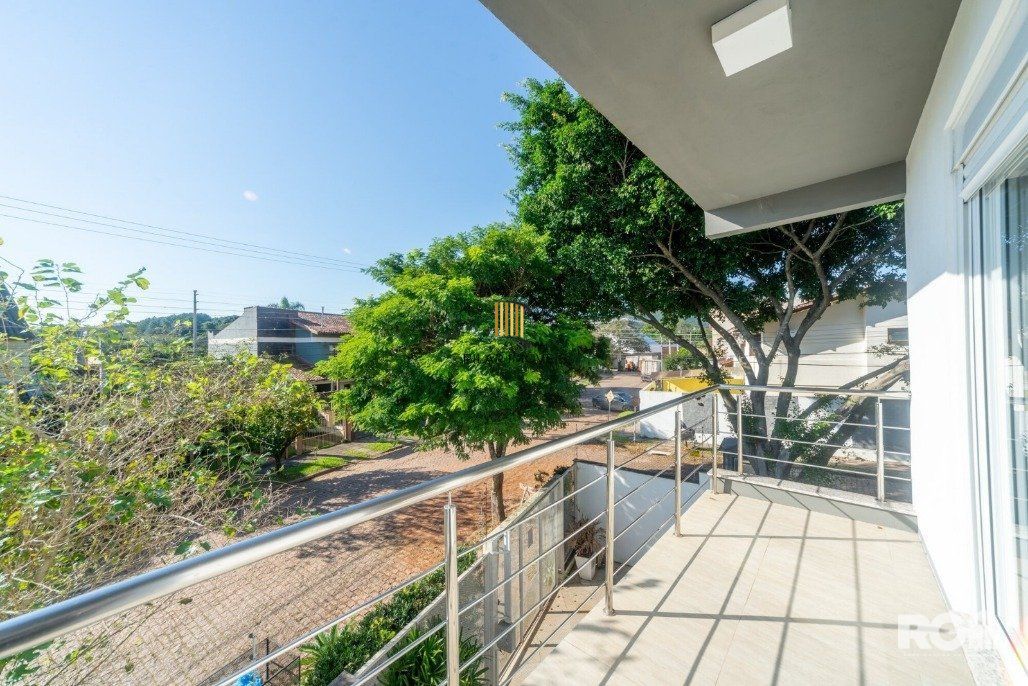 Casa, totalmente mobiliada, 3 dormitórios, 1 uma suíte com closet e sacada
