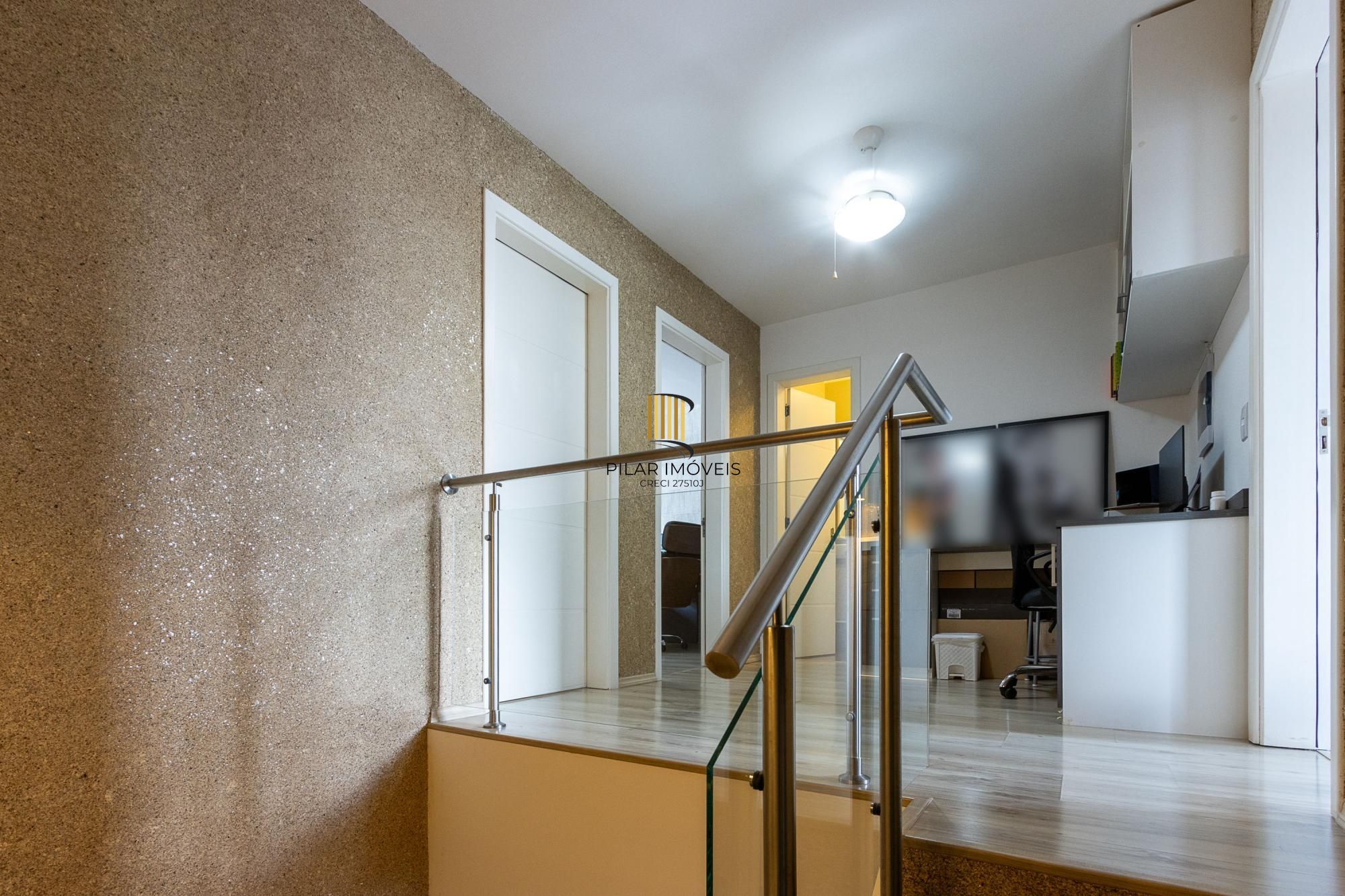 Casa 3 dormitórios no bairro Hípica