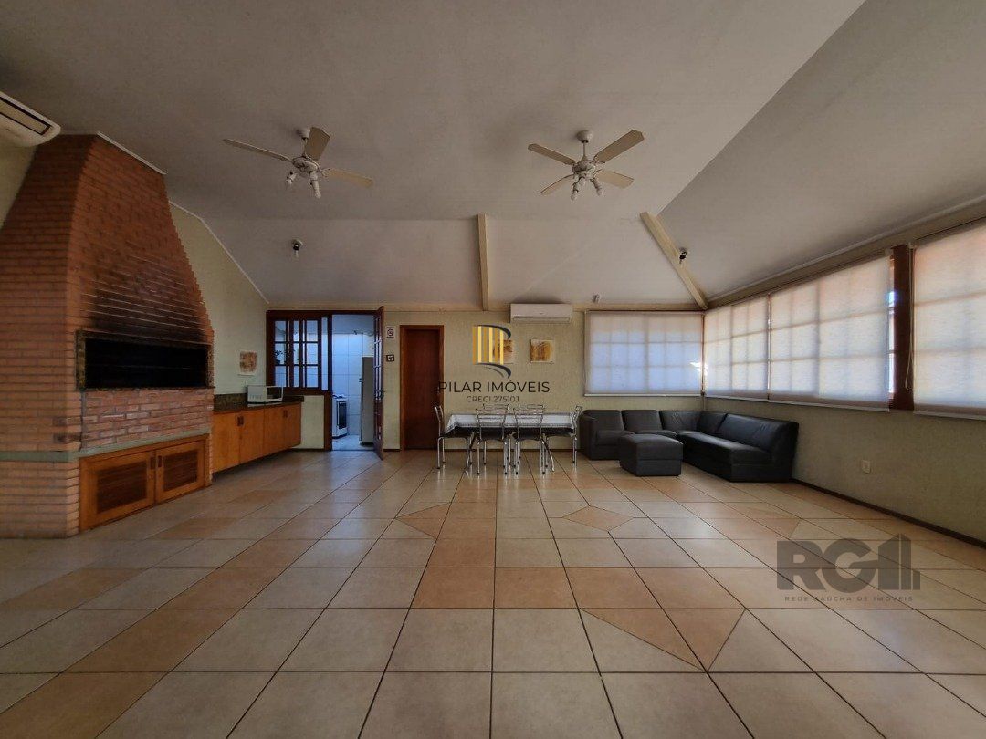 Casa de Condomínio 3 dormitórios no bairro Camaquã