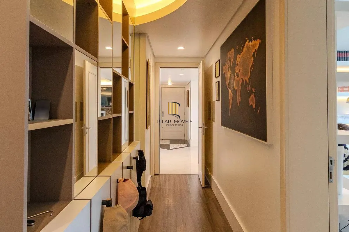 Apartamento com 3 dormitórios, 2 vagas e 231.61m² - Bairro Menino Deus