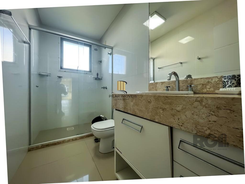 casa Alto Padrão com 239m² privativos, mobiliada e totalmente iluminada.