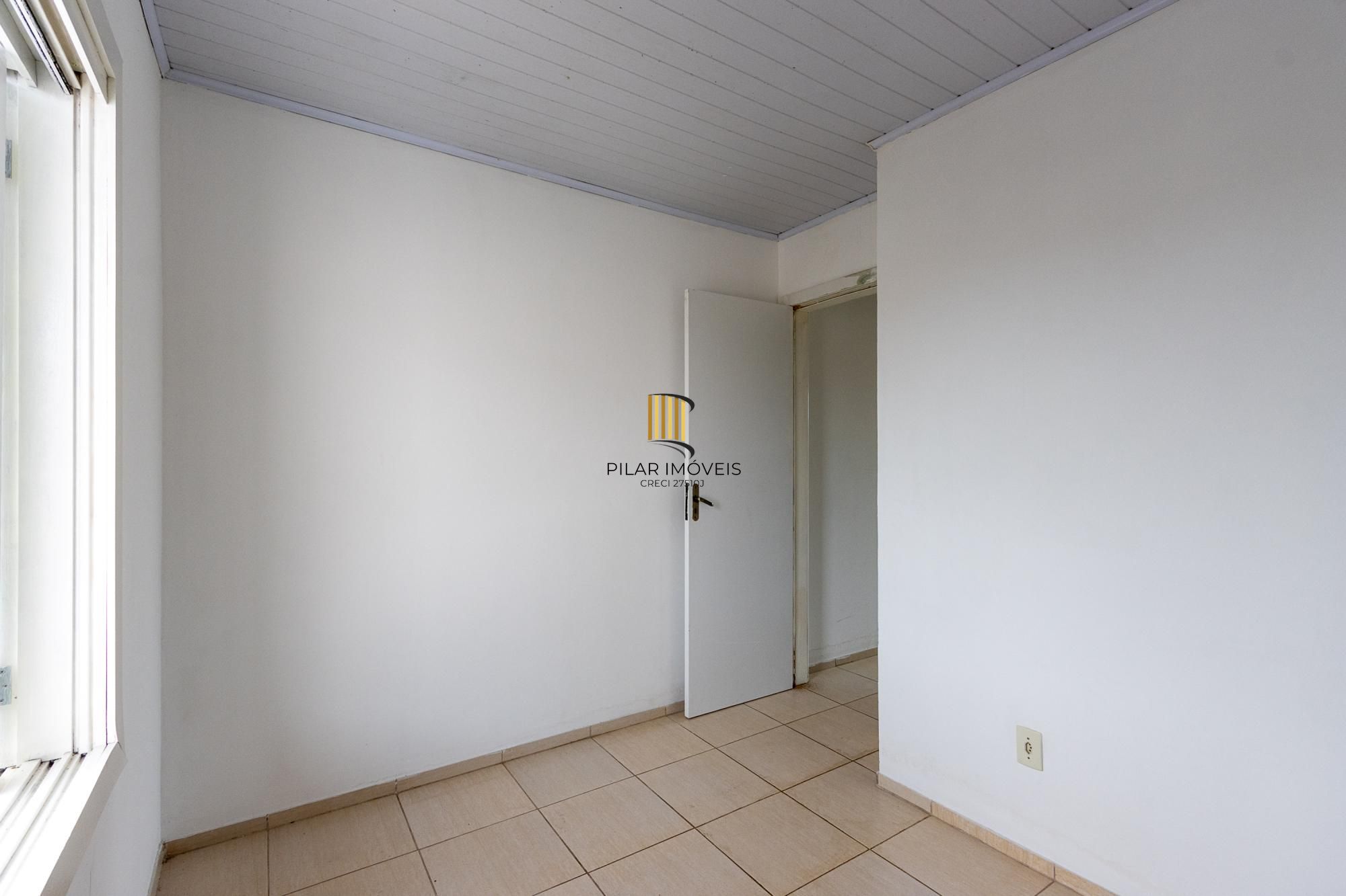 Casa (sobrado), 2 dormitórios, pátio - Bairro Hípica