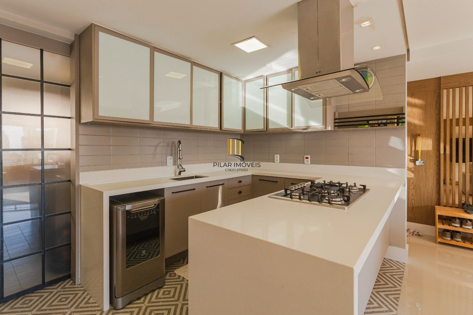 3 dormitórios, com 2 vagas no Life Square Menino Deus!