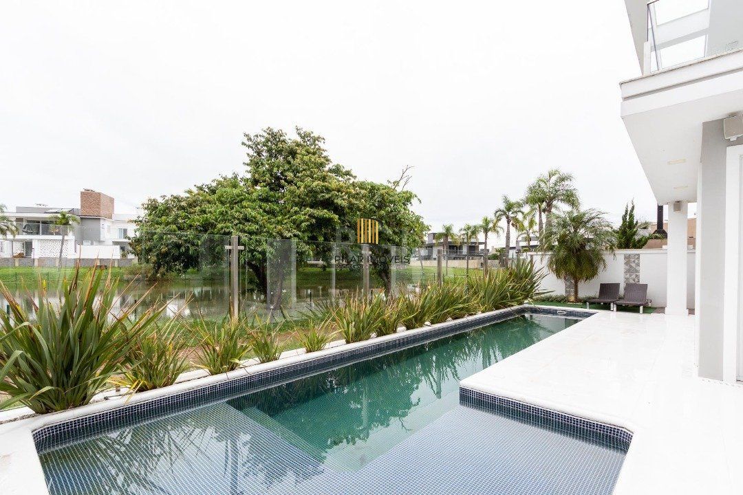 Casa Condominio para Venda - 239.3m², 3 dormitórios, sendo 2 suites, 6 vagas - Distrito Industrial