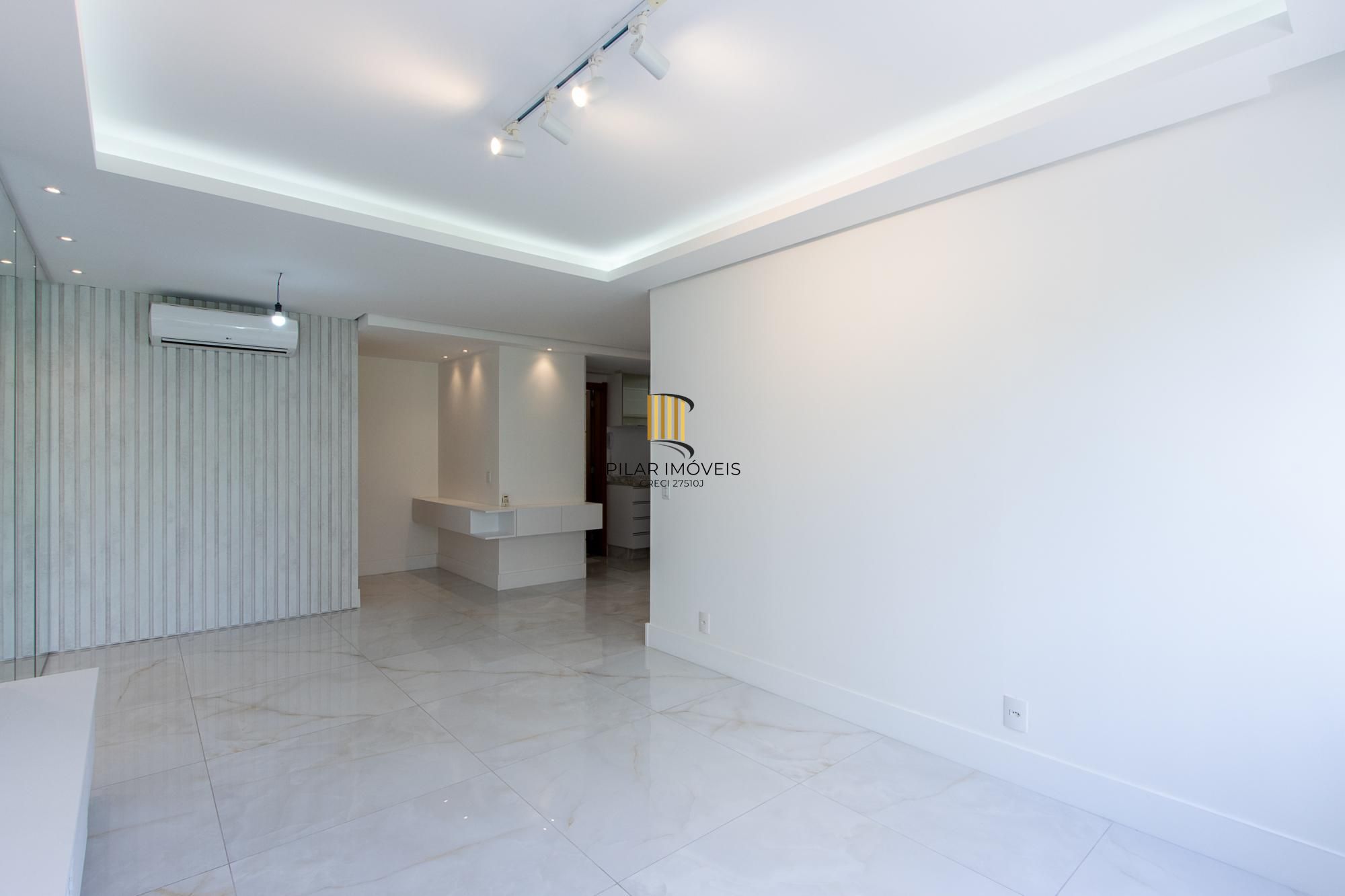 Apartamento totalmente reformado e impecável para locação - 3 quartos sendo uma suíte - Bairro Cavalhada