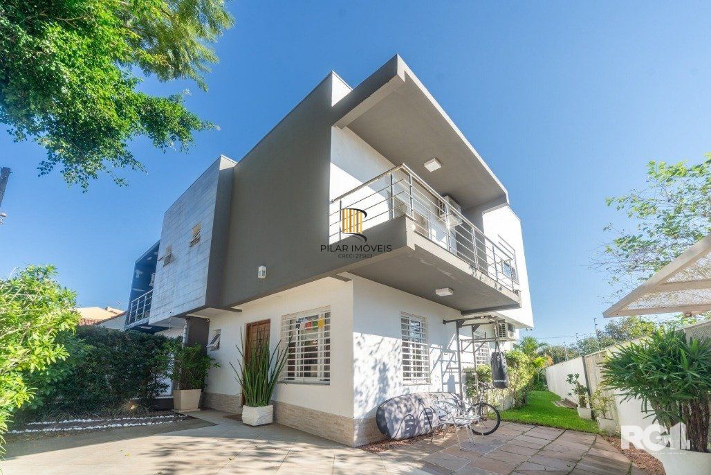 Casa, totalmente mobiliada, 3 dormitórios, 1 uma suíte com closet e sacada - Pilar Imóveis