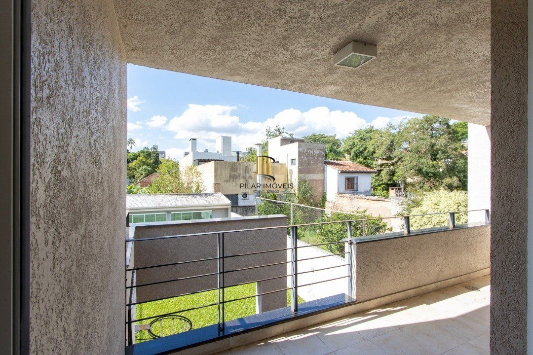 Casa 4 dormitórios no bairro Teresópolis