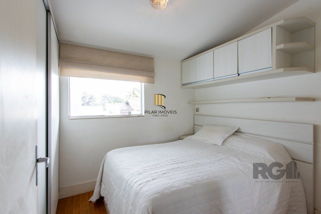 Casa em condominio . com 6 suites, sendo 3 suítes master com closet e hidro.