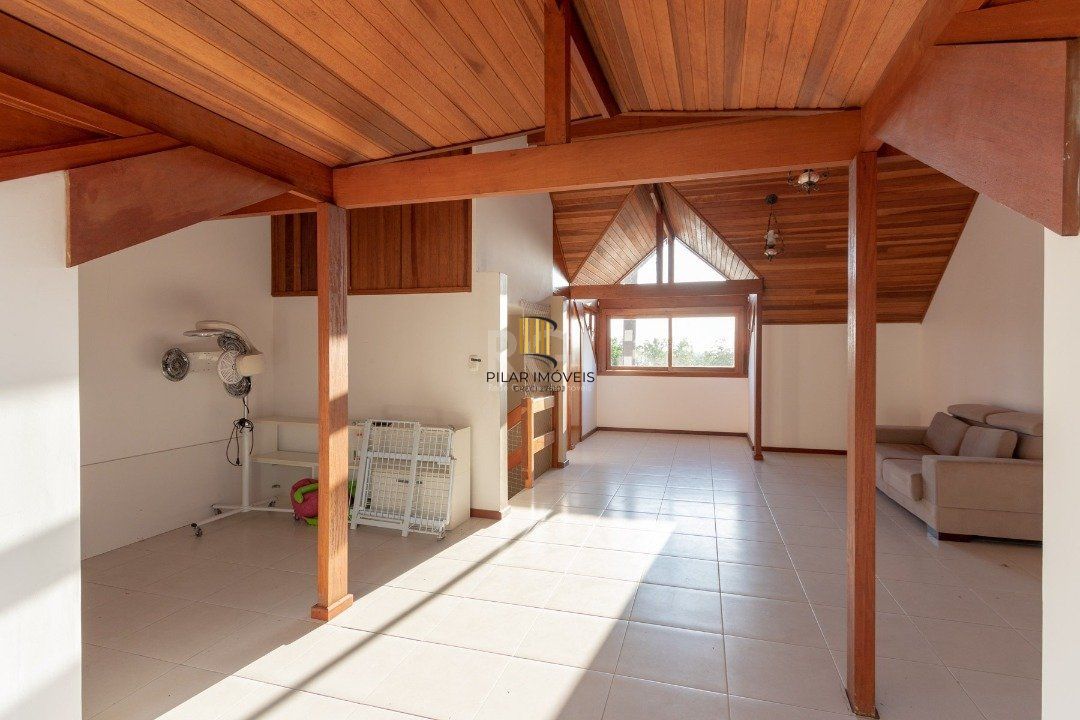 Casa para Venda - 233.34m², 3 dormitórios, sendo 1 suites, 4 vagas - Tristeza