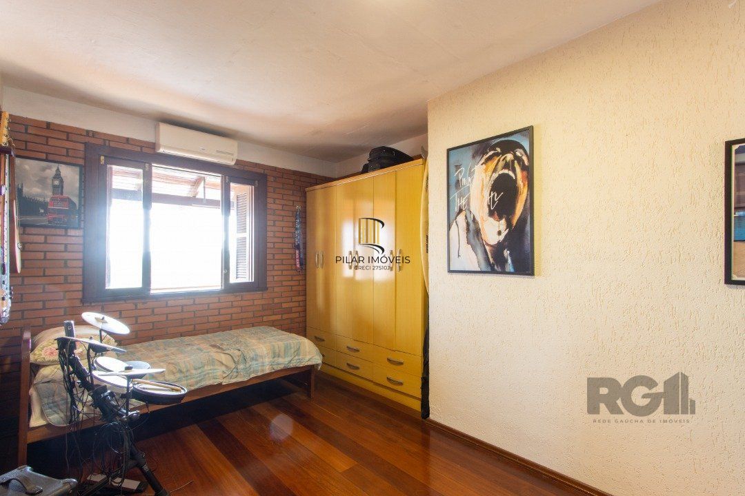 Casa para Venda - 220m², 3 dormitórios, sendo 2 suites, 5 vagas - Espirito Santo