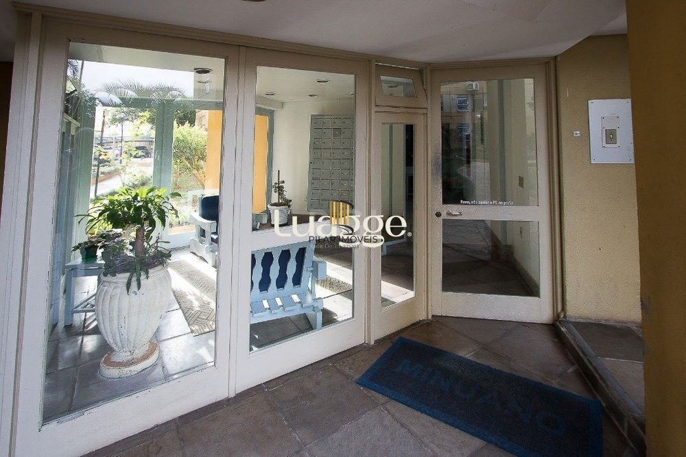 Apartamento de 2 dormitórios, andar alto, ótima incidência de luz natural, garantindo ambientes arejados e iluminados