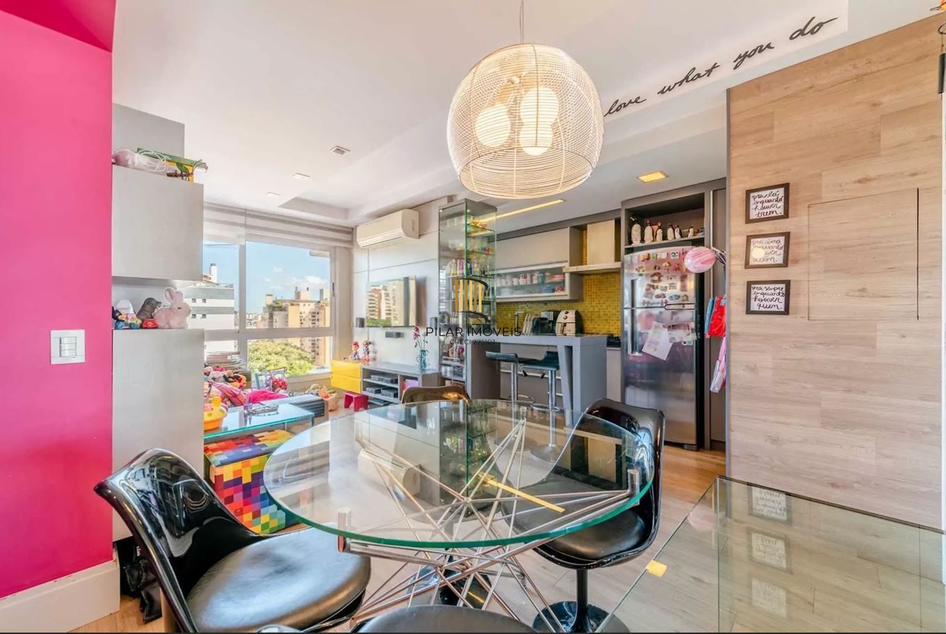 Apartamento semi mobiliado de 2 dormitórios no Petrópolis