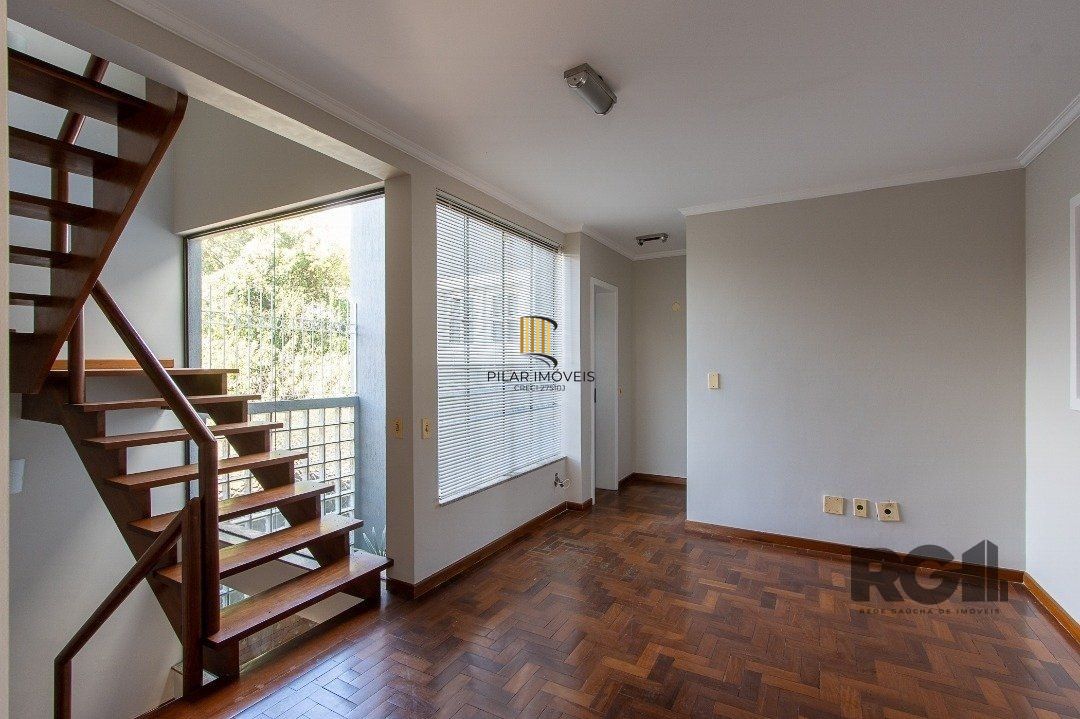 BELO SOBRADO, 3 QUARTOS, 1 SUITE, PISCINA, 320m² PRIVATIVOS - TRISTEZA