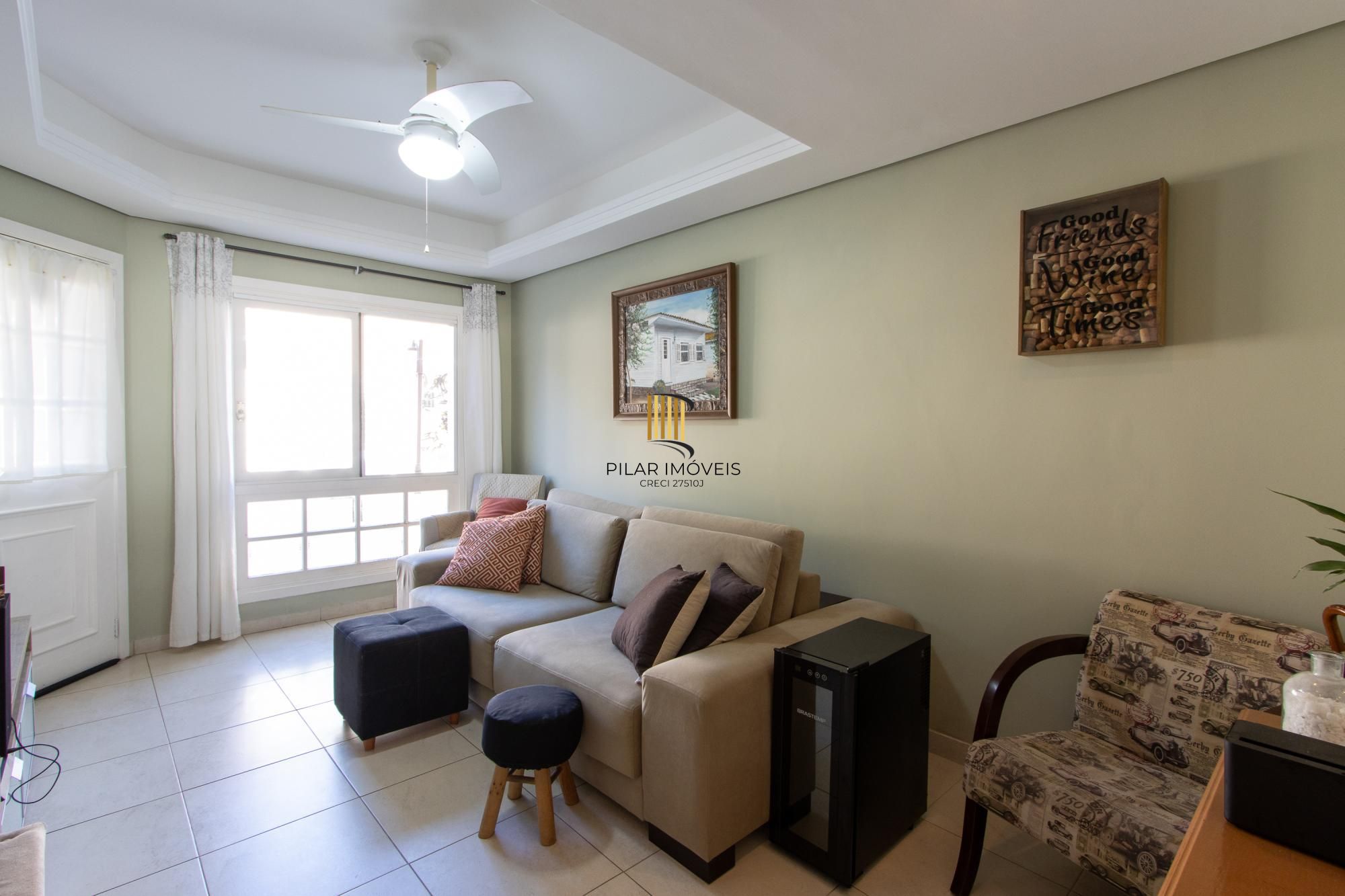 Casa em condomínio, com 3 quartos, com suíte, 2 vagas cobertas, churrasqueira, no Bairro Nonoai.
