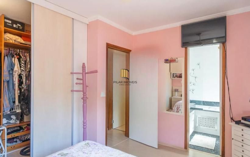 Linda casa com 3 dormitórios, sendo 1 Suíte, Sala Ampla no Condomínio de Ótima Localização