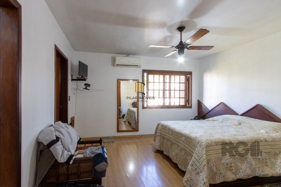 Casa para Venda - 300m², 3 dormitórios, sendo 1 suites, 4 vagas - Tristeza