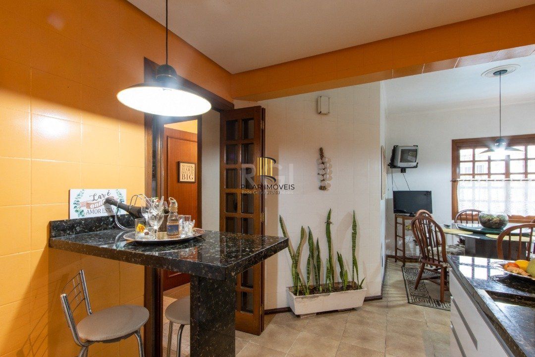 Casa 5 Dormitório(s) Bairro Tristeza