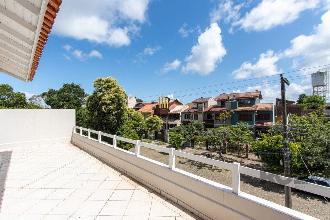 Sobrado novo,  4 quartos (1 suite), 440m² privativos - Bairro Guarujá