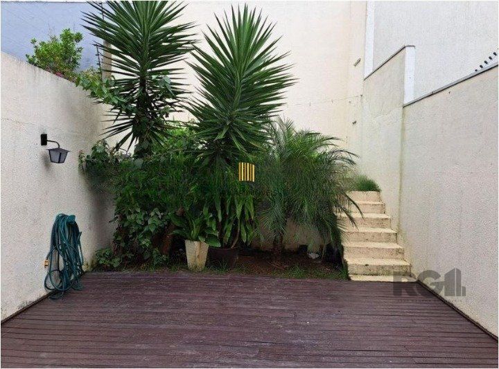 Casa 3 dormitórios no bairro Costa e Silva