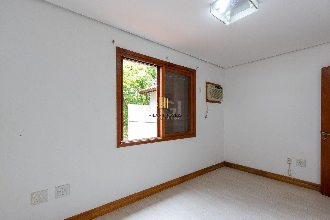 Casa em condomínio para Venda com 4 dormitórios, sendo 1 suites e 4 vagas no bairro Ipanema