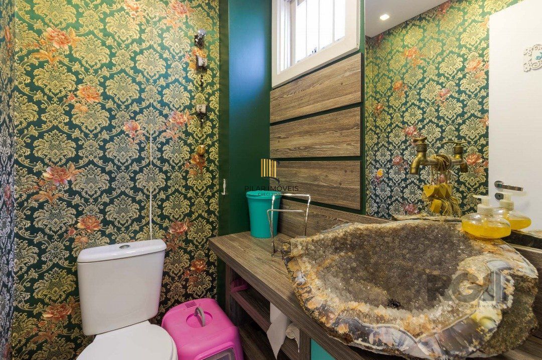 Casa em condomínio, 3 quartos, 1 suite, lareira, churrasqueira, 1 vaga - Bairro Tristeza