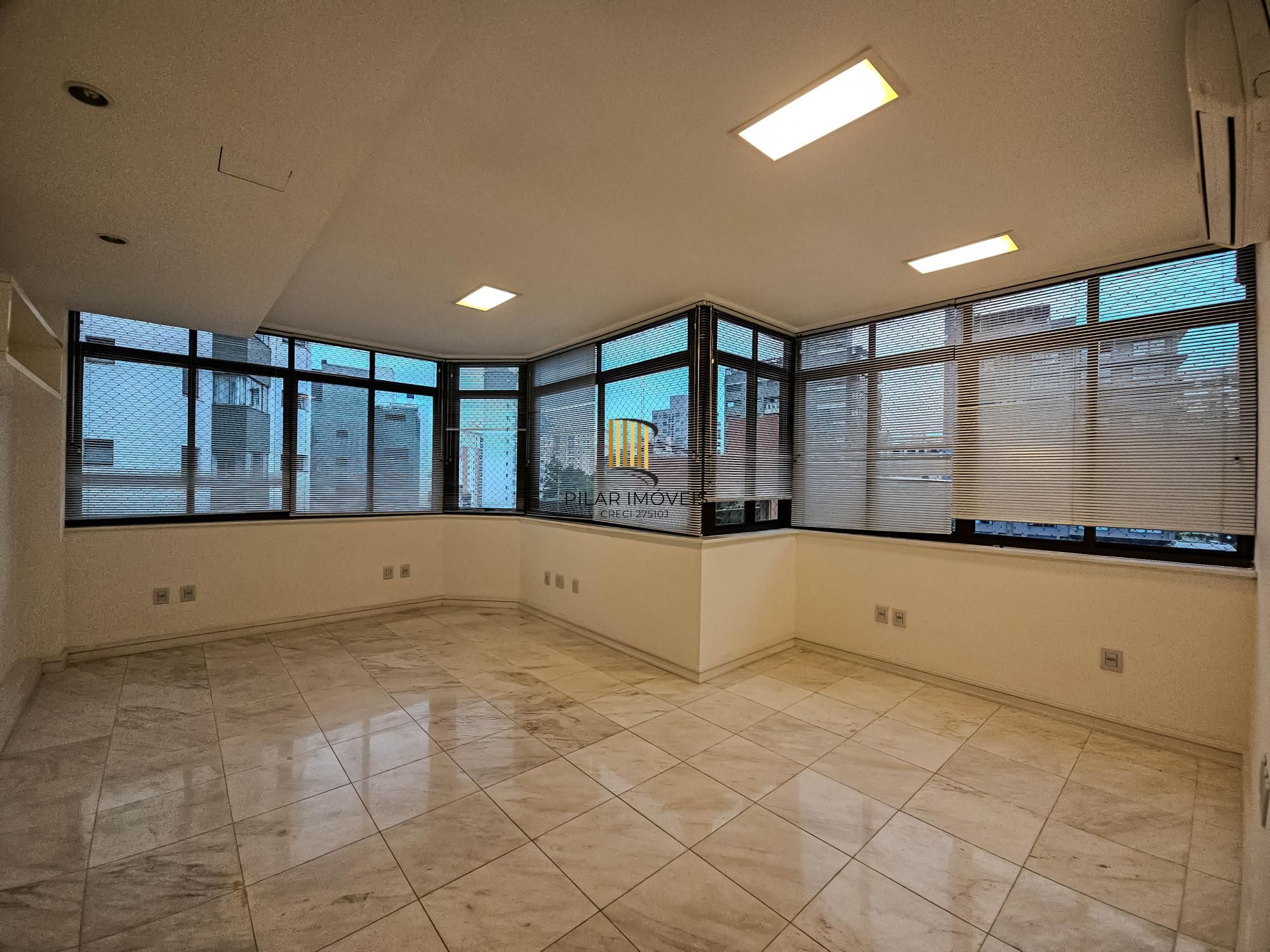 Cobertura 4 dormitórios no bairro Auxiliadora