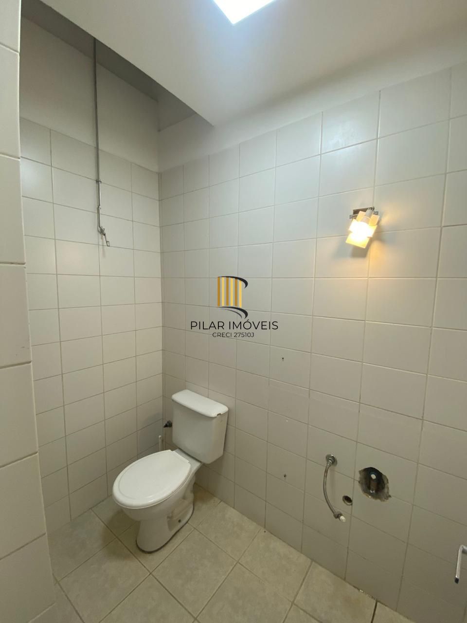 Casa 3 dormitórios, sendo 1 suíte, 2 vagas de garragem - bairro Ipanema