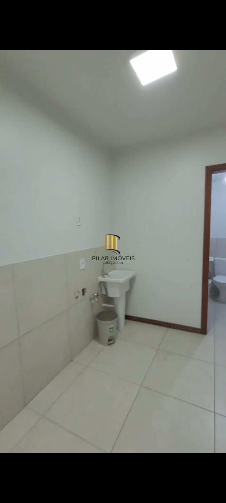 Aparamento 02 dormitorios (amplos) Banho social e Auxiliar + Peças