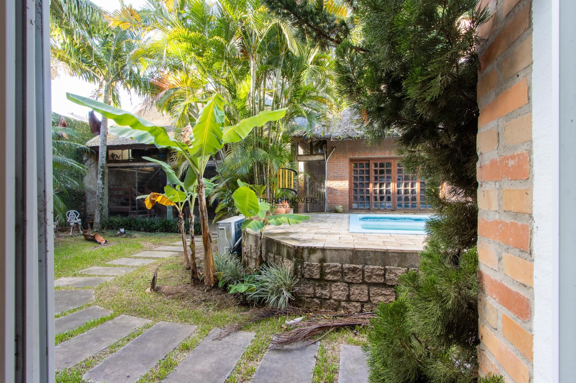 Excelente Casa em Condominio Fechado com 440,60m Dormitórios, sendo 2 Suítess