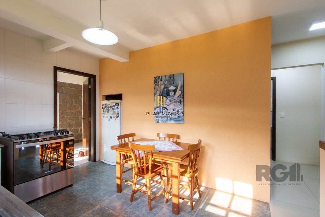 Casa para Venda - 220m², 3 dormitórios, sendo 2 suites, 5 vagas - Espirito Santo